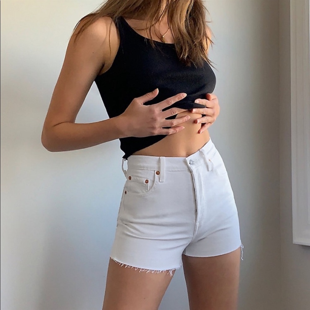 Levi’s White High Rise Ribcage Shorts Size 25